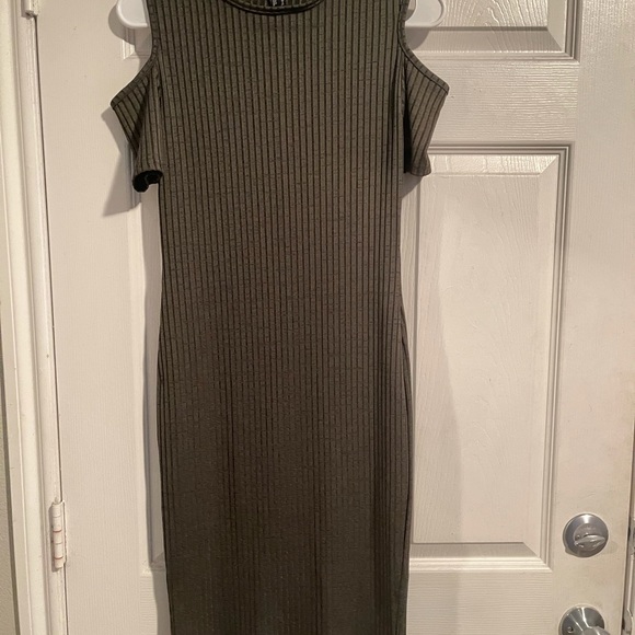 Dress - Picture 3 of 4